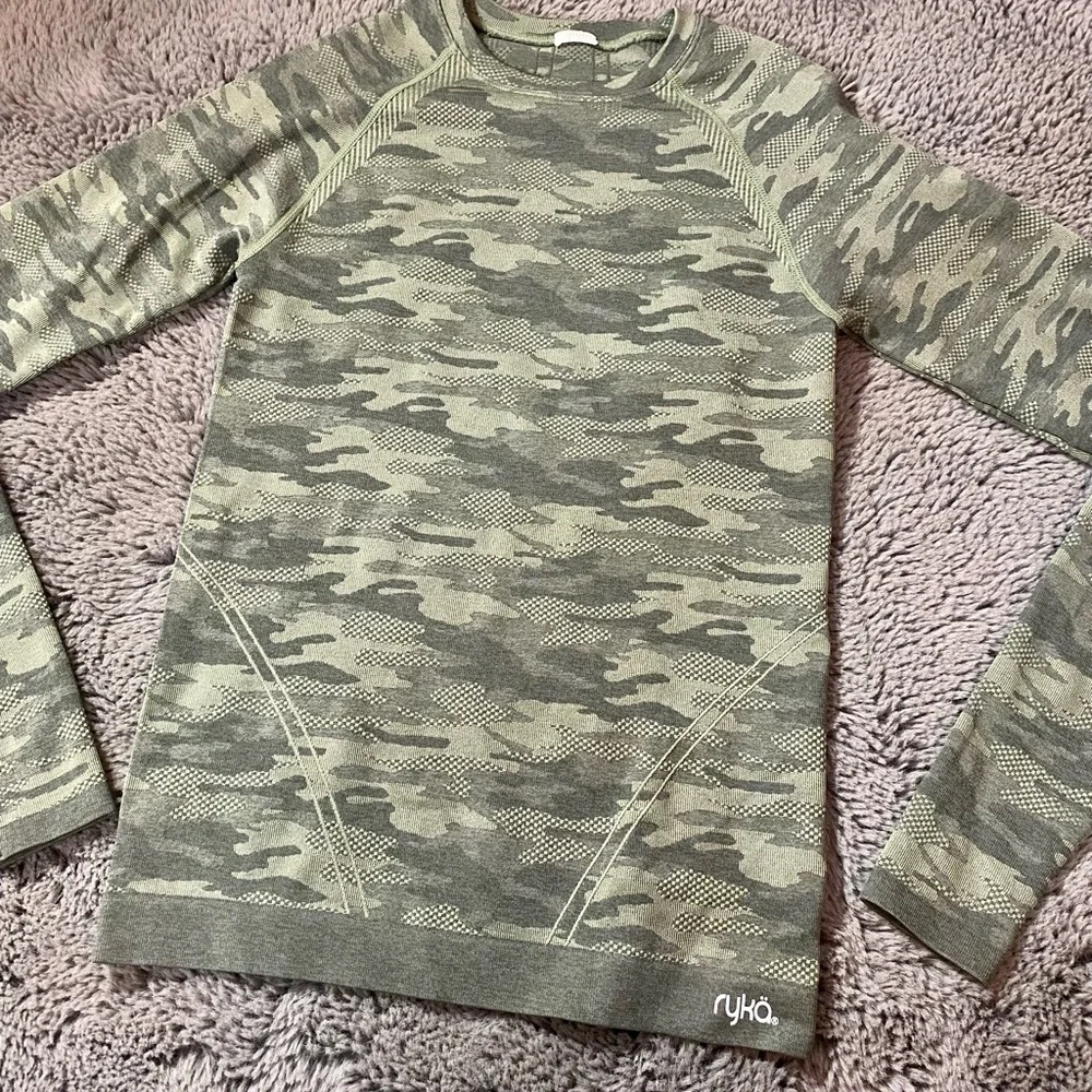 NWOT RYKA ATHLETIC CAMO LONG-SLEEVE TOP // SIZE SMALL💚_2